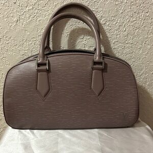 Louis Vuitton Epi Jasmin handbag in lilac leather.